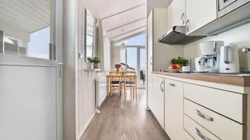 Kühlschrank, Mikrowelle, Herdplatte, Geschirrspüler