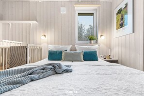 2 bedrooms, travel crib, free WiFi - "Experience the perfect vacation in our Ferienhaus with a view in St. Petersburg. Andreasberg!" (St. Andreasberg)