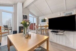 Interior - "Experience the perfect vacation in our Ferienhaus with a view in St. Petersburg. Andreasberg!" (St. Andreasberg)