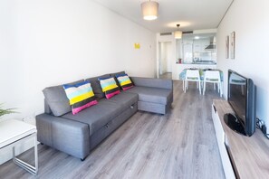 Living area - Happy  - Apartment In Urbanització Platja D'oliva (Oliva Nova, Valencia)