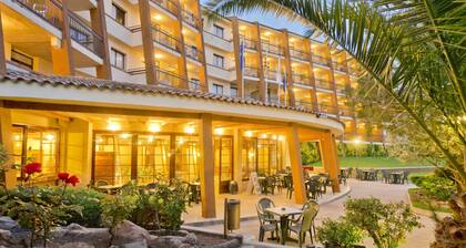 Aparthotel Tossa Park in Tossa de Mar Near Beach