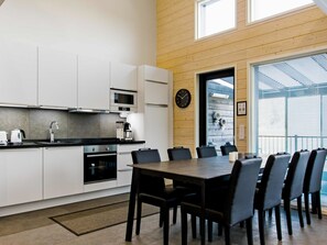 Fridge, microwave, dishwasher, cookware/dishes/utensils