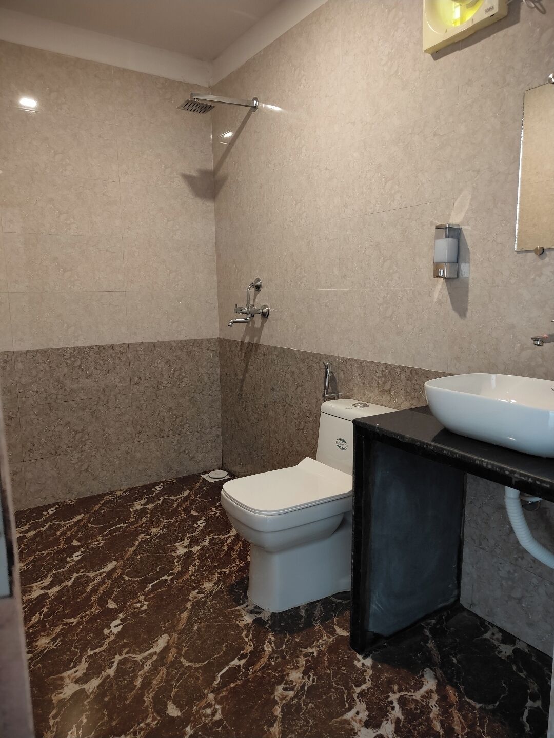 A bathroom with a toilet, bidet, and sink.