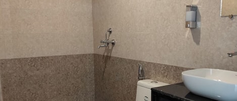 A bathroom with a toilet, bidet, and sink.