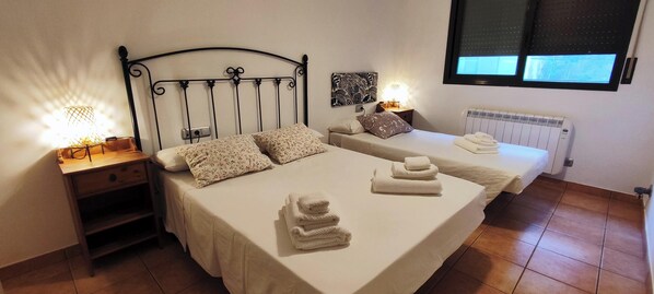 3 bedrooms, iron/ironing board, free WiFi, bed sheets