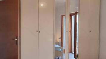 House, 2 Bedrooms, Smoking, Balcony | 2 bedrooms