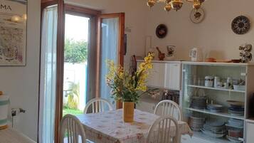 Nhà, 2 phòng ngủ, hút thuốc, ban công | Khu ăn uống