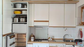 House, 2 Bedrooms, Smoking, Balcony | Interior