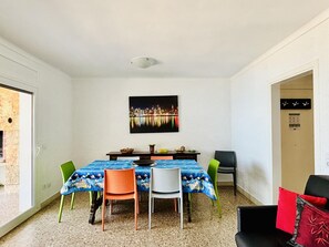 Dining - CORSARIO. Apartamento con Terraza a 1 min de la Playa de Almadrava (Roses)