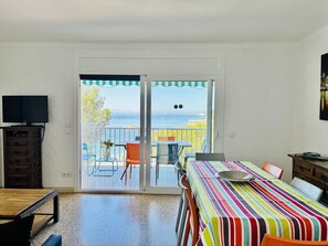 Dining - Apartment with Terrace 1 min from Almadrava Beach, Parking Included (Roses)