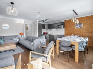 TV, fireplace - Spacious apartment for 10 pax in Val Thorens, ski-in ski-out, south-facing balcony, wellness area (Val Thorens)