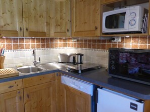 Réfrigérateur, micro-ondes, four, lave-vaisselle