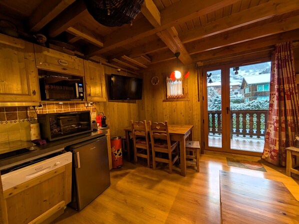 Réfrigérateur, micro-ondes, four, lave-vaisselle