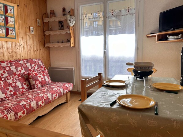 TV - Studio in Risoul 1850, sleeps 4, near slopes (Risoul)