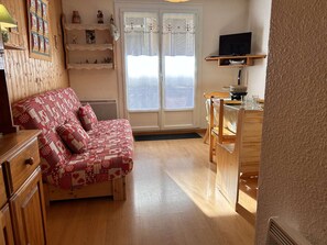 TV - Studio in Risoul 1850, sleeps 4, near slopes (Risoul)