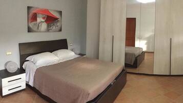 2 chambres, lit parapluie, Wi-Fi, draps fournis
