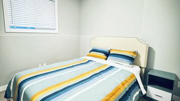 3 bedrooms, iron/ironing board, WiFi, bed sheets