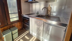 Coffee/tea maker, fridge, microwave, oven - Comfortable apartment Tignes Val Claret, 5 pers, near slopes (Tignes)
