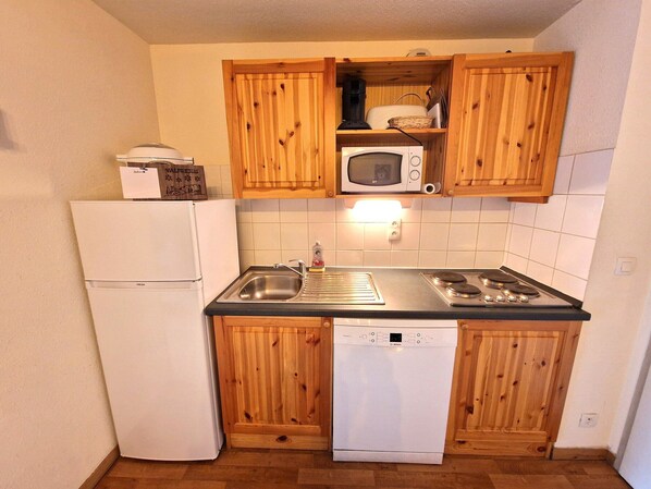 Fridge, microwave, dishwasher