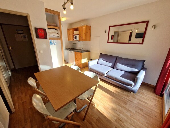 Interior - Cozy apartment 4 pers, near cable car, non-smoking, pets allowed (Valfréjus)