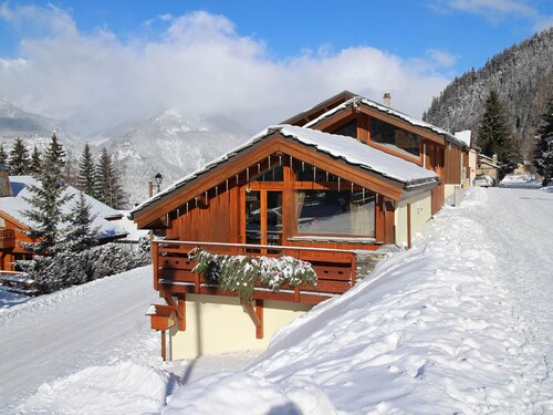Charming renovated chalet, sleeps 8, Valfréjus