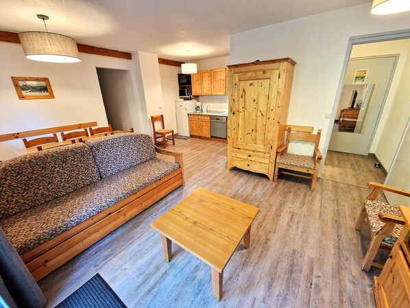 TV - Large apt 6/8 ppl, direct slopes access, near center, terrace (Valfréjus)