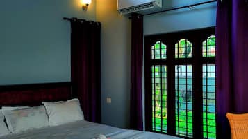 Deluxe Room, Multiple Beds, Non Smoking, Private Bathroom | Desk, laptop workspace, iron/ironing board, free WiFi