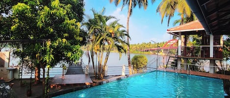 Piscine extérieure