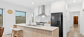 POINT RETREAT “Escape to coastal comfort"