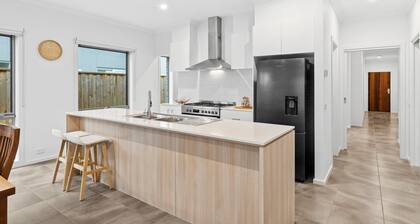 POINT RETREAT “Escape to coastal comfort"