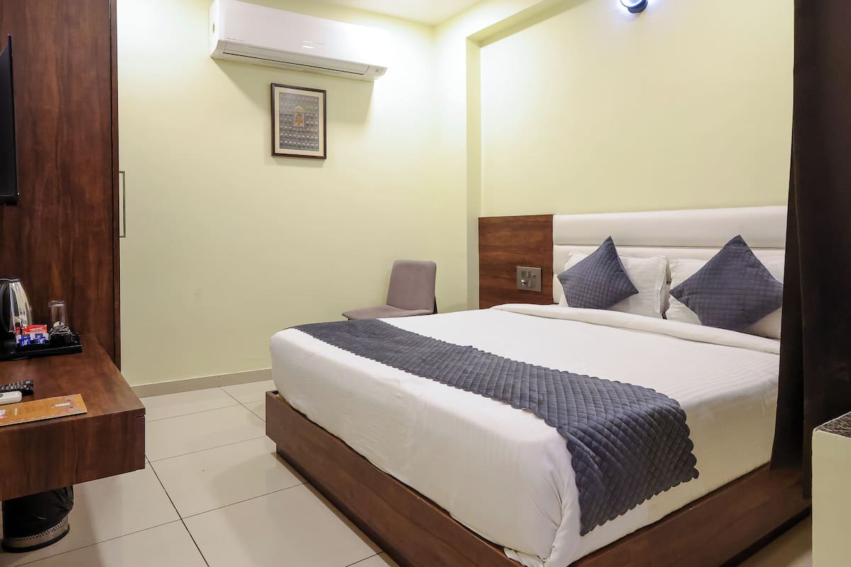 Superior Room | Desk, laptop workspace, free WiFi, bed sheets