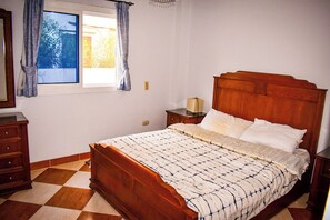 3 chambres, coffres-forts dans les chambres, bureau
