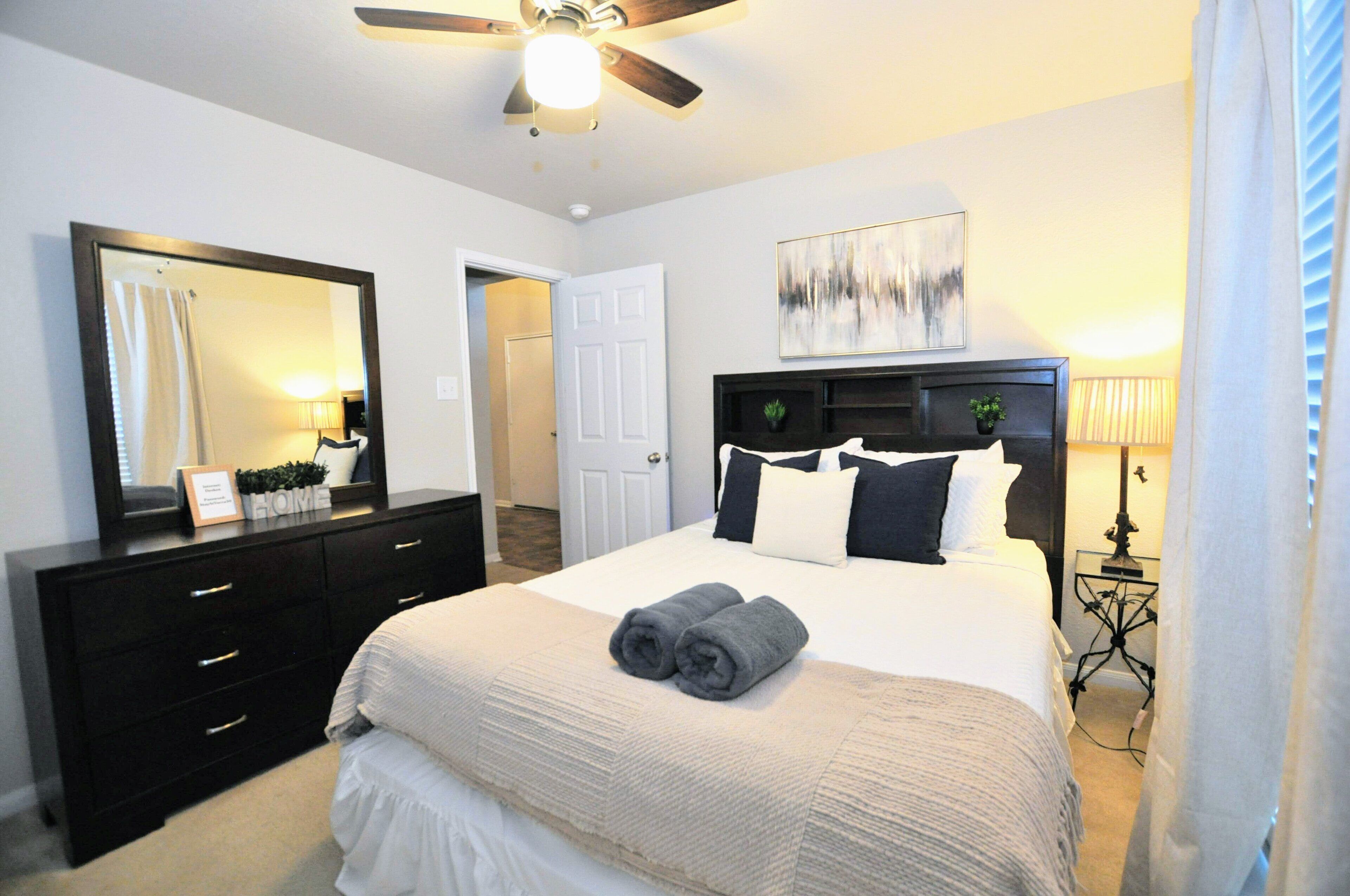 4 bedrooms, desk, iron/ironing board, free WiFi