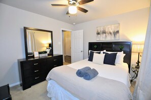 4 habitaciones, escritorio, tabla de planchar con plancha y wifi gratis