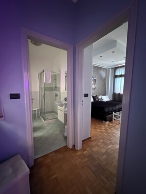 Desk, blackout curtains, iron/ironing board, free WiFi - ALTA DIMORA b&b suites (Catania)