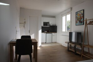 Studio Comfort - icke-rökare - pentry | Eget kök | Vattenkokare och matbord