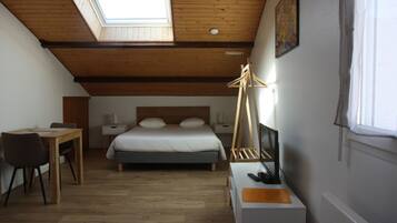 Suite estudio Confort, 1 cama de matrimonio grande, no fumadores, cocina básica | 2 dormitorios, ropa de cama de alta calidad, mobiliario individual