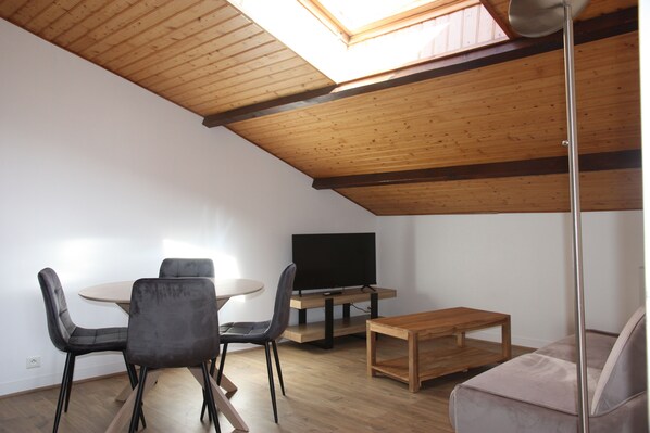 Family Apartment, 2 Bedrooms, Non Smoking, Kitchen | Living area