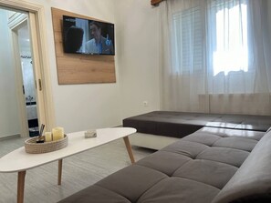 Apartment, 1 Bedroom, Smoking, Balcony | Interior