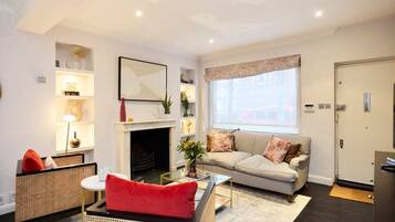 House (2 Bedrooms) | Living area | 37-inch TV with cable channels