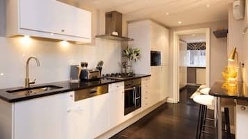 House (2 Bedrooms) | Exterior