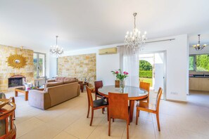 Villa (3 Bedrooms) | Interior - Villa Zoey (Giolou)