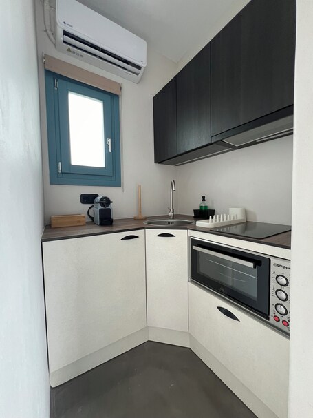 Thronos Suites - Image 11