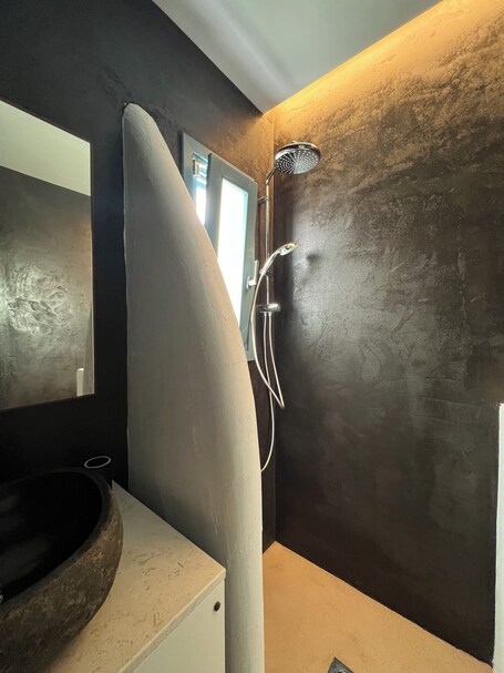 Thronos Suites - Image 74