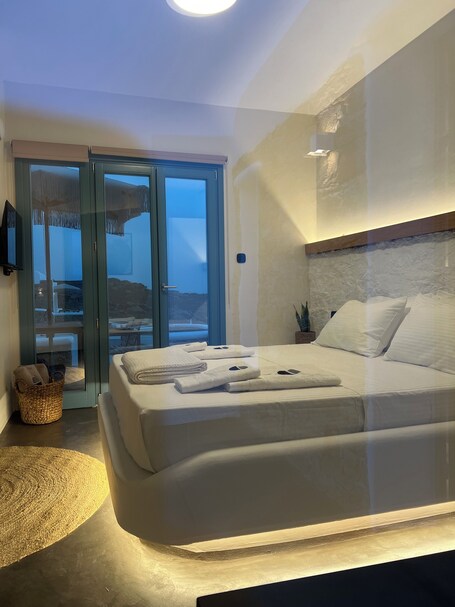 Thronos Suites - Image 31