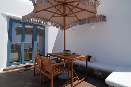 Thronos Suites - Image 35