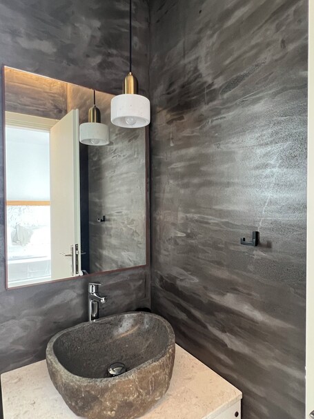 Thronos Suites - Image 38