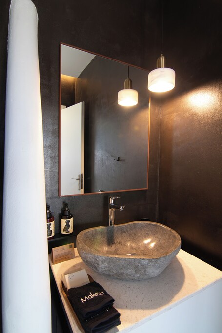Thronos Suites - Image 76