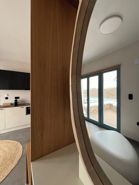 Thronos Suites - Image 13