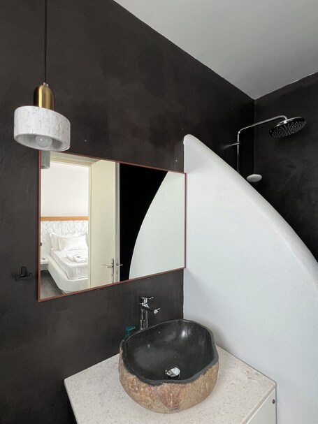 Thronos Suites - Image 77